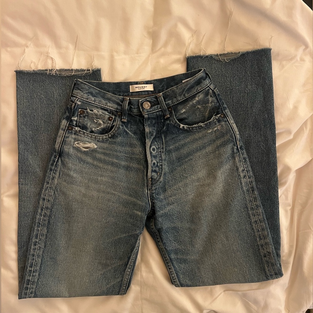 EUC Women’s moussy straight leg jeans size 25